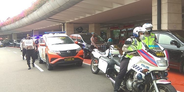 Kedatangan Vaksin Sinovac di Bandara Soetta Dijaga Ketat TNI-POLRI