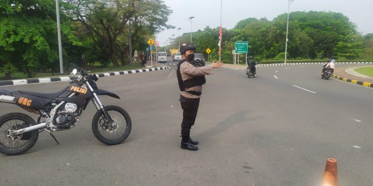 Samapta Polresta Bandara Soetta Gatur Lalin di Jam-jam Sibuk
