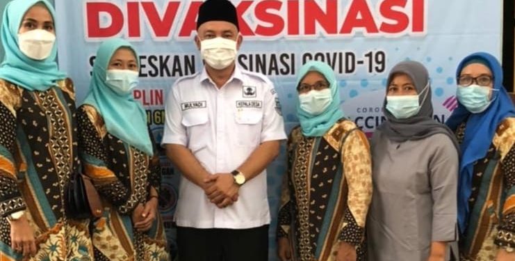 Ratusan Warga Antusias Ikuti Vaksinasi Covid-19 Tahap Dua di Bitung Jaya