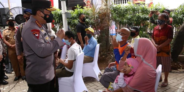 Hadiri Baksos Alumni Akpol 93, Kapolri Minta Jajaran Terus Bantu Warga