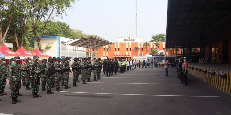 Sejuta Lebih Dosis Vaksin Pfizer Tiba di Bandara Soetta