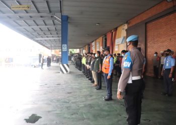 TNI-POLRI Jaga Ketat Kedatangan Vaksin Sinovac di Bandara Soetta