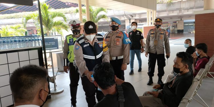 Perketat Penerapan Prokes, Polresta Bandara Soetta Kerahkan Puluhan Personel