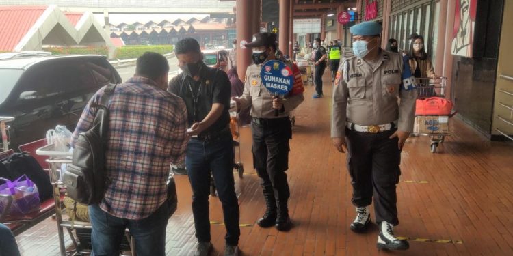 Antisipasi Covid-19, Polresta Bandara Soetta Gencarkan Operasi Yustisi di Terminal