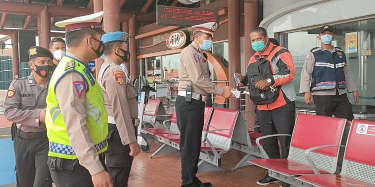 Awasi Prokes di Terminal, Polresta Bandara Soetta Gencarkan Operasi