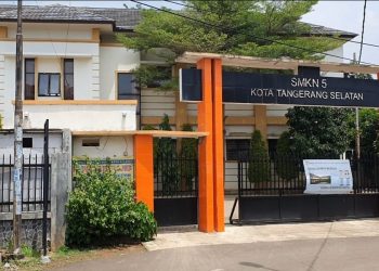 Miris, di Masa Ekonomi Sulit, Siswa SMKN 5 Kota Tangerang Selatan masih Dikenai  Biaya Pinjam Buku Berstempel APBN