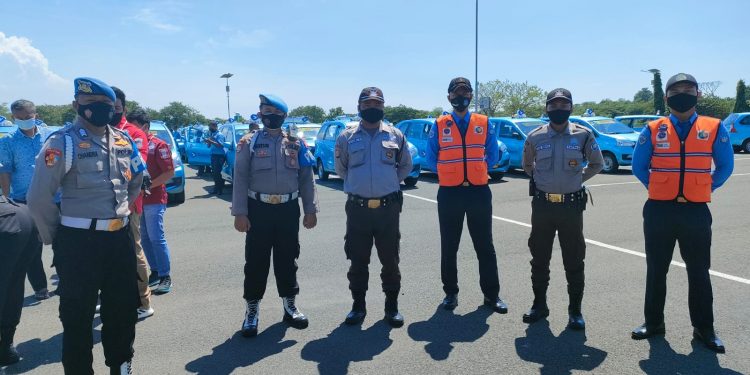 Area Pengendapan Taksi di Bandara Soetta Didatangi Puluhan Polisi