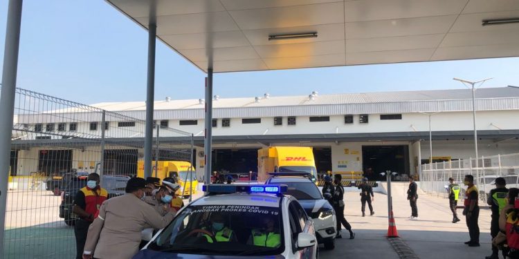 TNI-POLRI Kawal Ketat Pendistribusian Vaksin Pfizer ke Jabodetabek dan Bandung