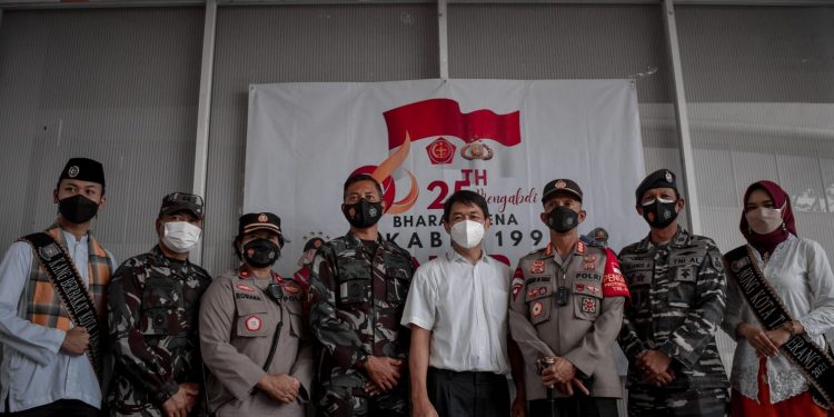 Alumni AKABRI 96 Tinjau Vaksinasi Merdeka Polsek Neglasari