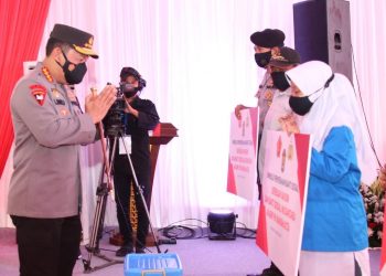 Kapolri Tinjau Serbuan Vaksinasi AKABRI 1998 di Tangerang