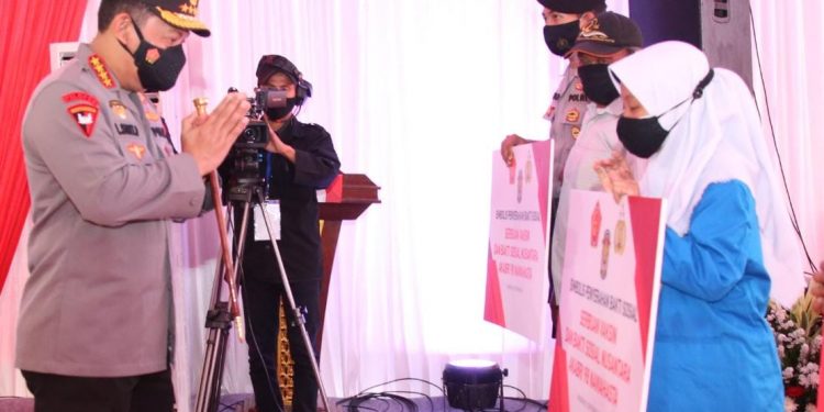 Kapolri Tinjau Serbuan Vaksinasi AKABRI 1998 di Tangerang