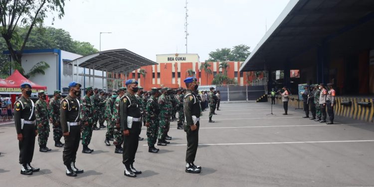 Kedatangan Vaksin Sinopharm di Bandara Soetta Dijaga Ketat TNI-Polri