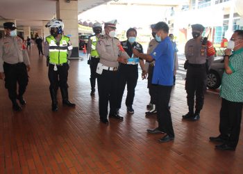 Polisi Operasi Yustisi di Terminal Bandara Soetta