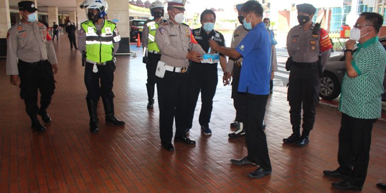 Polisi Operasi Yustisi di Terminal Bandara Soetta