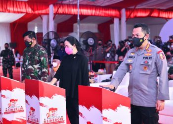 Tinjau Vaksinasi Massal Akabri 96, Kapolri: Terus Bekerja Keras Tanggulangi Covid-19