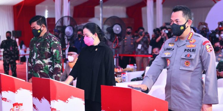 Tinjau Vaksinasi Massal Akabri 96, Kapolri: Terus Bekerja Keras Tanggulangi Covid-19