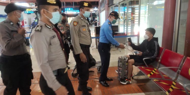 Terminal Bandara Soetta Kembali Disisir Puluhan Polisi