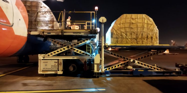 Ratusan Ribu Dosis Vaksin Pfizer Tiba di Bandara Soetta