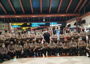 Polri Berangkatkan 100 Resimen Vaksinator Covid-19 ke PON XX Papua
