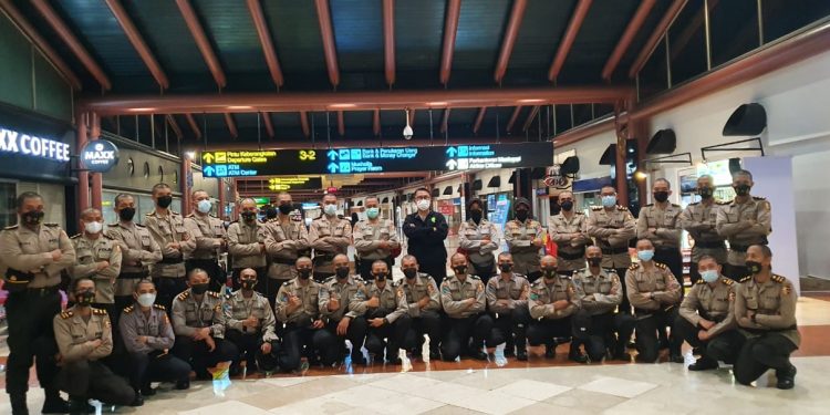 Polri Berangkatkan 100 Resimen Vaksinator Covid-19 ke PON XX Papua