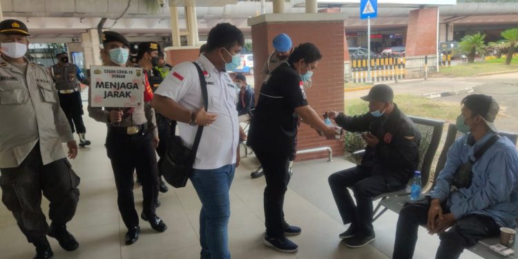Antisipasi Kendornya Prokes, Polisi Operasi di Bandara Soetta