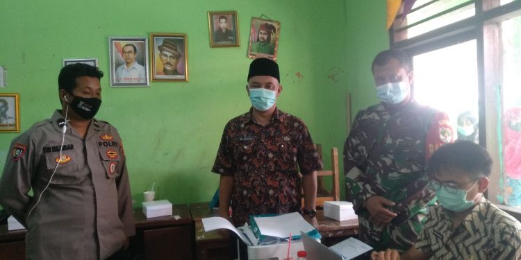 Vaksinasi di Desa Bitung Jaya Dibanjiri Ratusan Warga