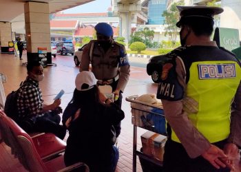 Cegah Prokes Kendor di Hari Libur, Bandara Soetta Dioperasi Polisi