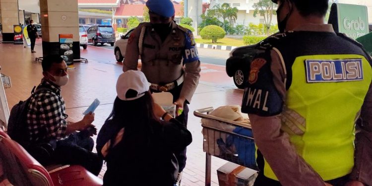 Cegah Prokes Kendor di Hari Libur, Bandara Soetta Dioperasi Polisi