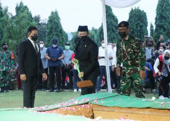 Ketua MPR RI Pimpin Upacara Pemakaman Sabam Sirait