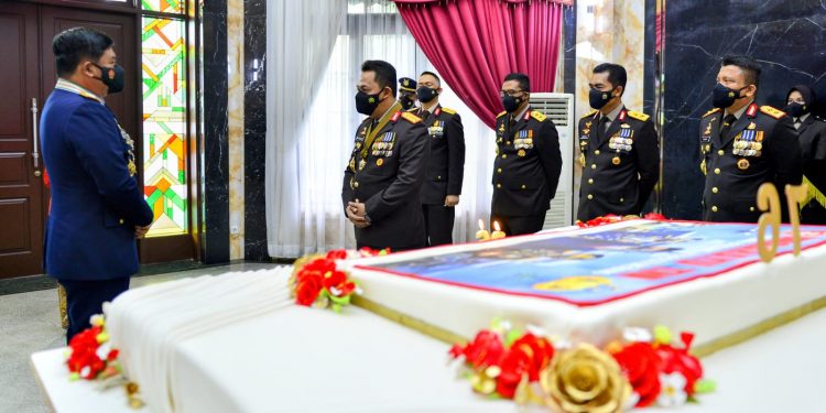 HUT TNI ke-76, Kapolri : Bersatu, Berjuang, Kita Pasti Menang