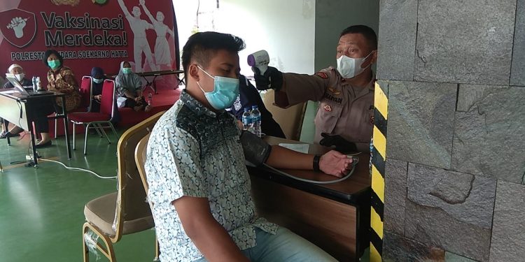 Gerai Vaksinasi Merdeka Polresta Bandara Soetta Vaksin 46 Orang