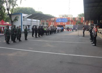 TNI-Polri Jaga Ketat Kedatangan Vaksin Pfizer di Bandara Soetta