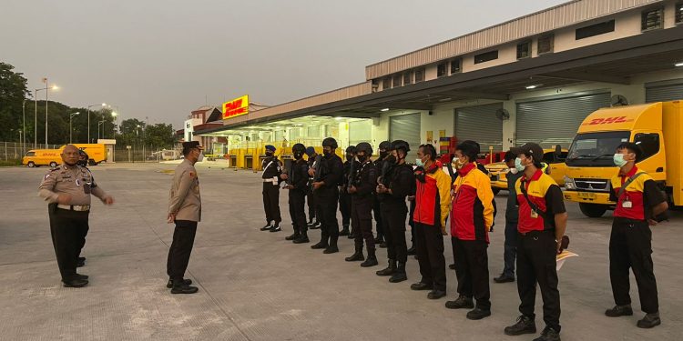 Ratusan Ribu Dosis Vaksin Pfizer di Bandara Soetta Didistribusikan ke Lampung