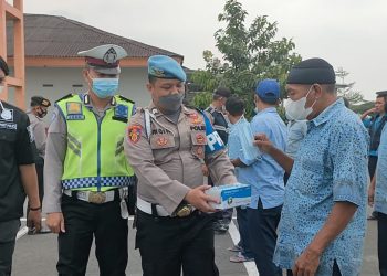 Polisi Bandara Soetta Awasi Prokes di Area Pengendapan Taxi