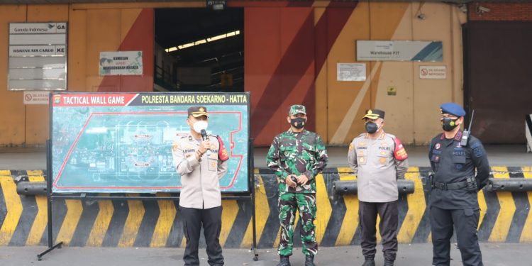 Ratusan Ribu Dosis Vaksin Astrazeneca Tiba di Bandara Soetta