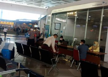 Polisi Jaga Ketat Vaksinasi di Terminal III Bandara Soetta