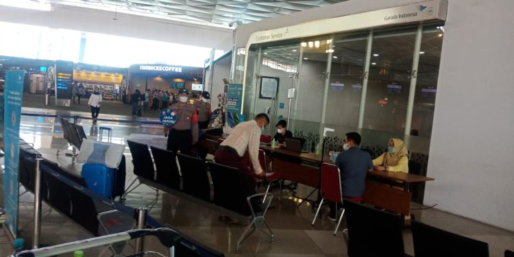 Polisi Jaga Ketat Vaksinasi di Terminal III Bandara Soetta