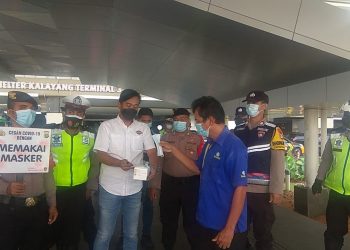 Prokes di Terminal Bandara Soetta Diawasi Puluhan Polisi