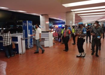 Cegah Prokes Kendor, Polisi Gelar Operasi Malam Hari di Bandara Soetta