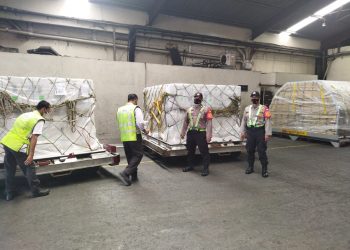 917.280 Dosis Vaksin Pfizer Tiba di Bandara Soetta