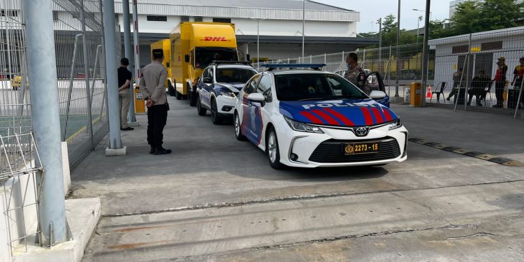 TNI-Polri Kawal Ketat Pendistribusian Vaksin Pfizer ke Jawa Barat