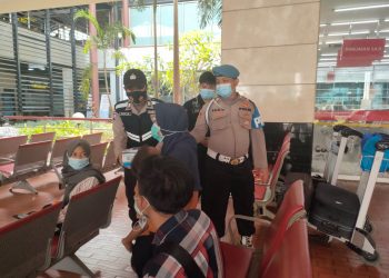 Terminal Bandara Soetta Dioperasi Puluhan Polisi