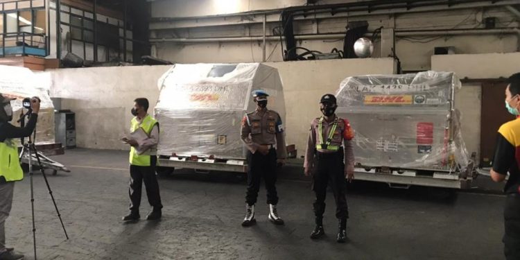 Satu Juta Lebih Dosis Vaksin Pfizer tiba di Bandara Soetta