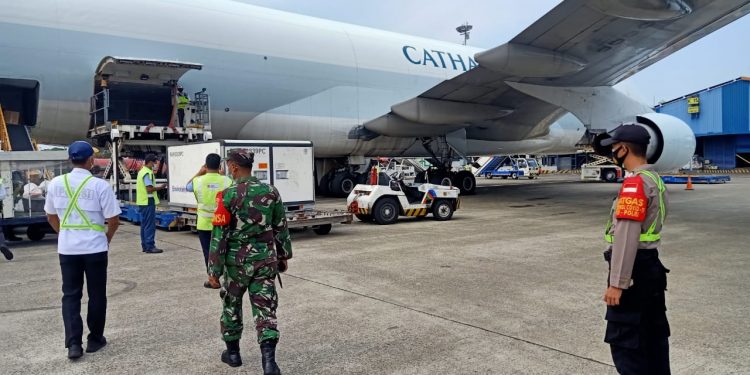Vaksin Astrazeneca Tiba di Bandara Soetta