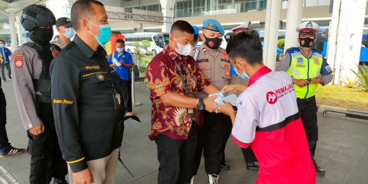 Penerapan Prokes di Terminal Bandara Soetta Diawasi Polisi