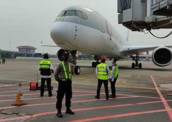Ratusan Ribu Dosis Vaksin Astrazeneca Tiba di Bandara Soetta