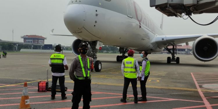 Ratusan Ribu Dosis Vaksin Astrazeneca Tiba di Bandara Soetta