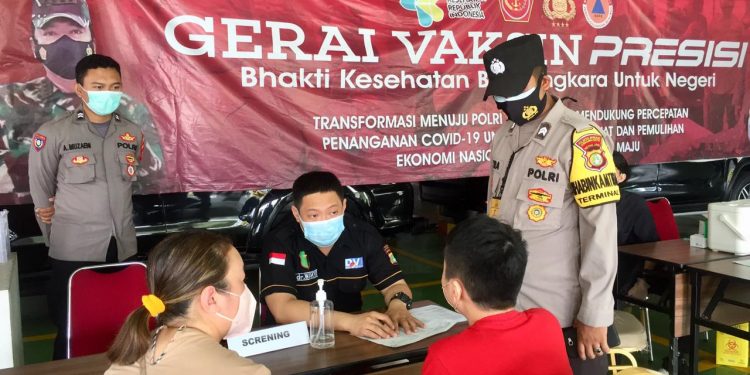 Puluhan Orang Vaksin di Gerai Vaksinasi Presisi Polresta Bandara Soetta