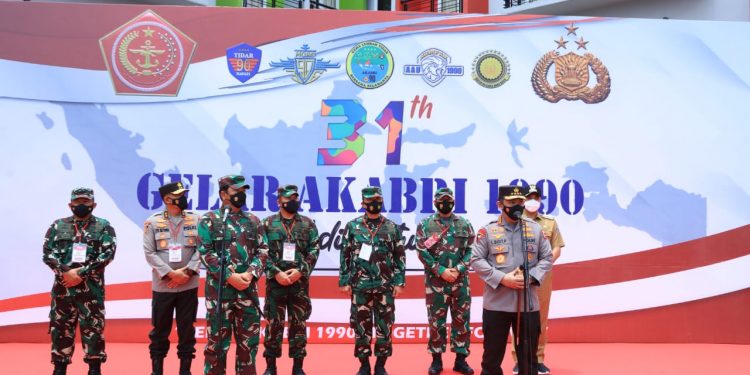 Panglima TNI dan Kapolri Hadiri Vaksinasi dan Baksos Akabri 1990