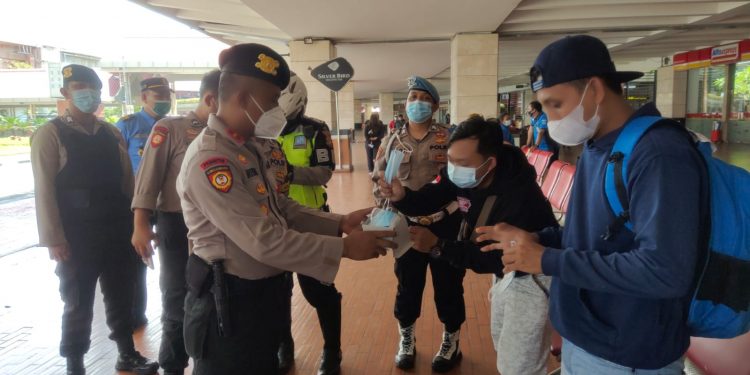 Puluhan Polisi Awasi Terminal Bandara Soetta